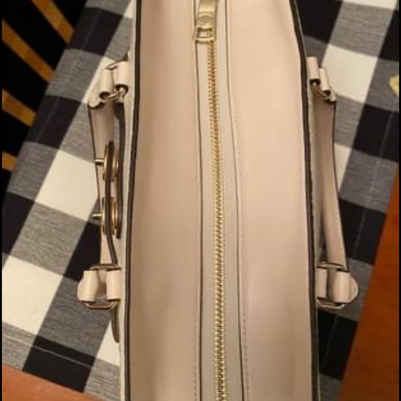 Authentic Coach - Picture 3 of 6